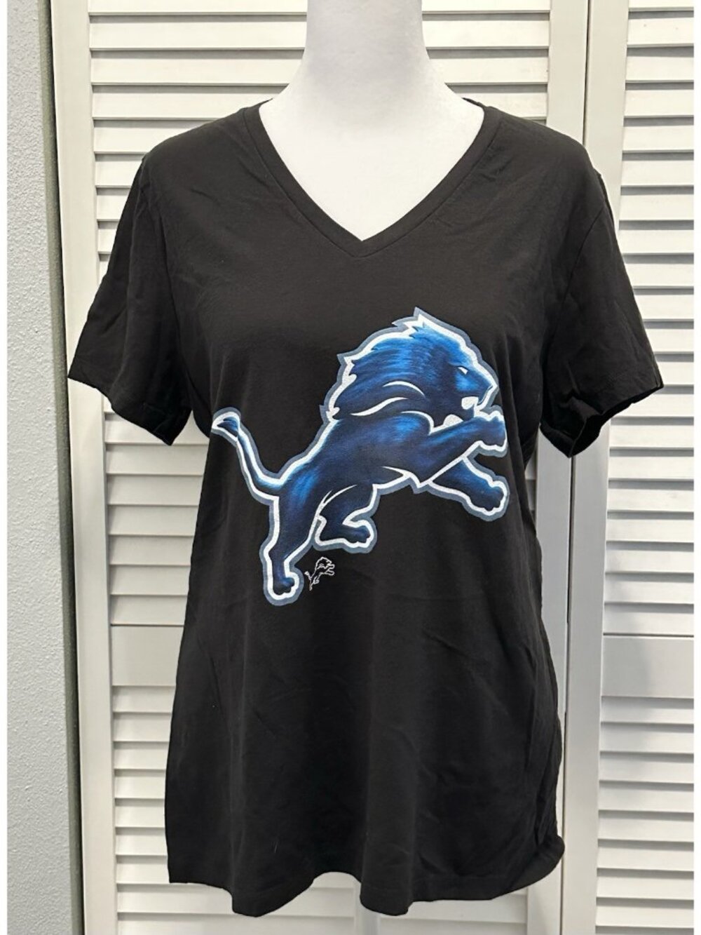 NFL Fanatics Detroit Lions Logo T Shirt Womens Black V Neck Short Sleeve Large